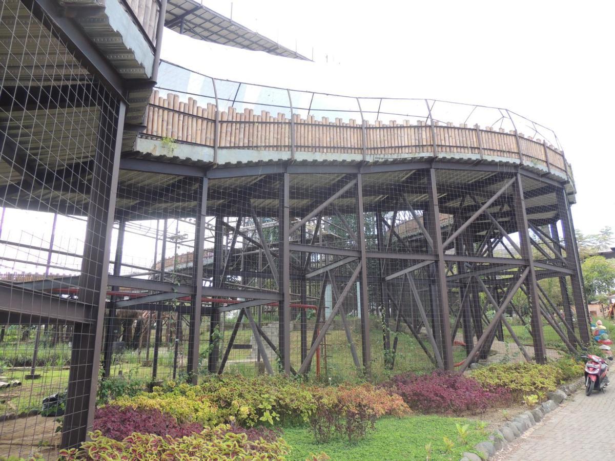 Hotel Semilir Glamping Semarang
